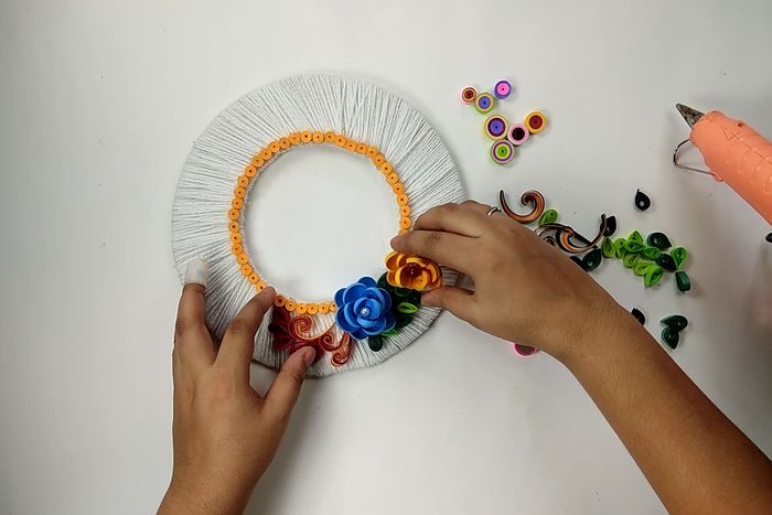 用回收材料做墙面挂饰,超简单纸艺卷手工教程-第21张图片-趣作屋 用回收材料做墙面挂饰,超简单纸艺卷手工教程-第21张图片-趣作屋