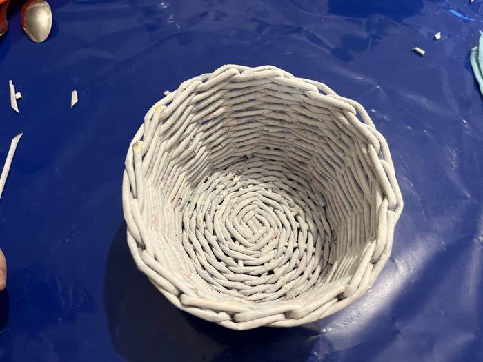 用旧报纸做手工编织篮子教程,简单易学环保又实用-第2张图片-趣作屋 用旧报纸做手工编织篮子教程,简单易学环保又实用-第2张图片-趣作屋