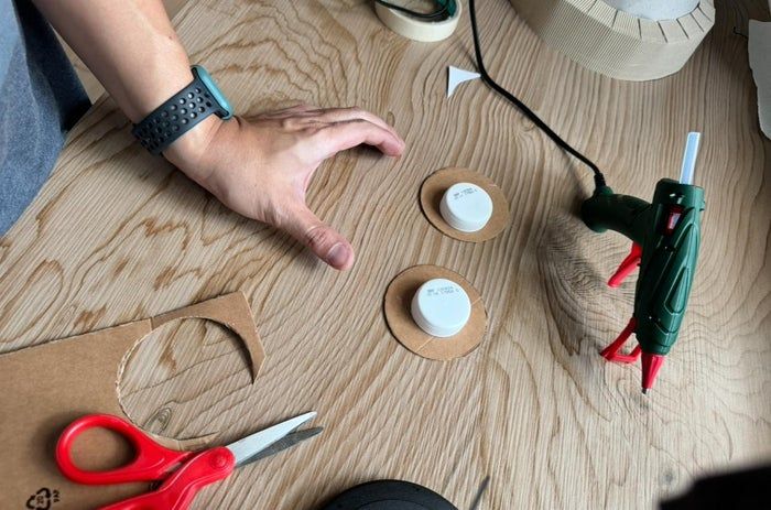 超简单！用纸手工制作宇航员头盔教程-第3张图片-趣作屋