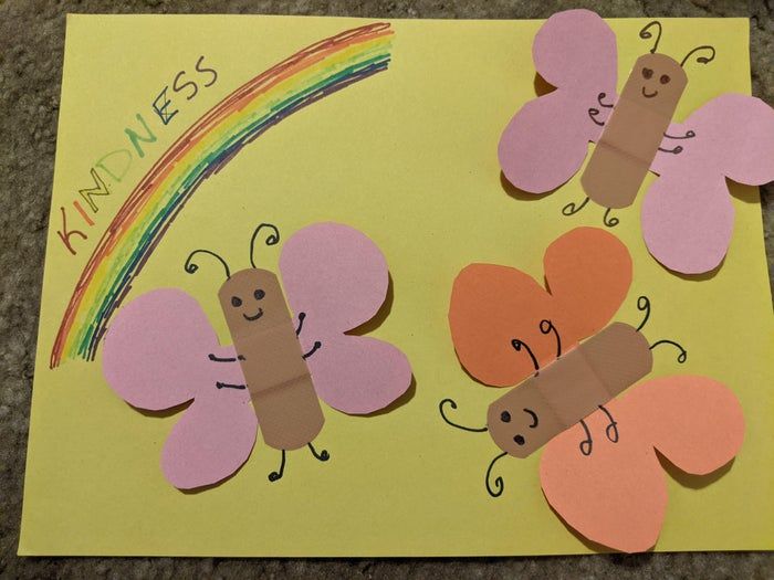 用创可贴做蝴蝶手工教程，传递善意小行动-第1张图片-趣作屋