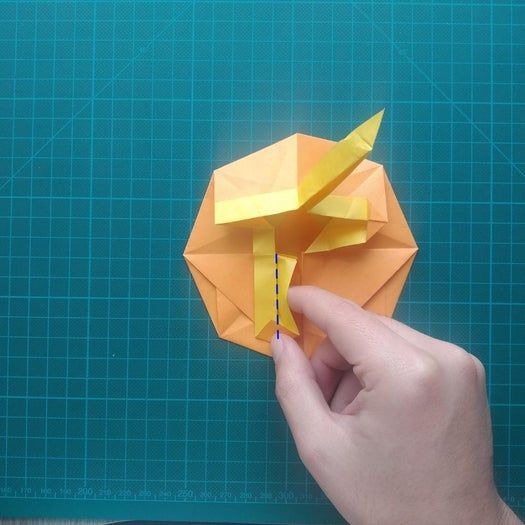 手工折纸教程：用20厘米彩纸折出π符号硬币折纸-第70张图片-趣作屋