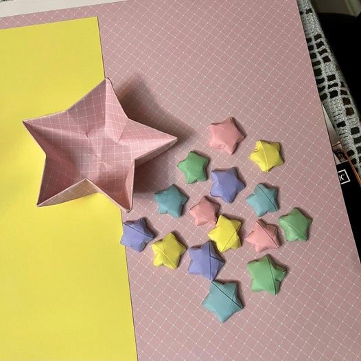 高效折纸星星教程:许愿好运的简单手工制作方法-第1张图片-趣作屋 高效折纸星星教程:许愿好运的简单手工制作方法-第1张图片-趣作屋