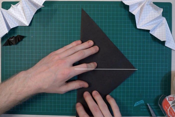 超简单折纸蝙蝠教程,万圣节装饰轻松做-第14张图片-趣作屋 超简单折纸蝙蝠教程,万圣节装饰轻松做-第14张图片-趣作屋