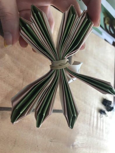 零基础也能轻松折出莲花折纸变体，附详细步骤与创意装饰-第16张图片-趣作屋