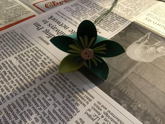 超简单手工纸花制作教程，零成本DIY装饰花-第12张图片-趣作屋