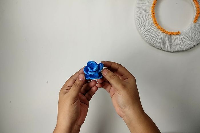 用回收材料做墙面挂饰,超简单纸艺卷手工教程-第12张图片-趣作屋 用回收材料做墙面挂饰,超简单纸艺卷手工教程-第12张图片-趣作屋