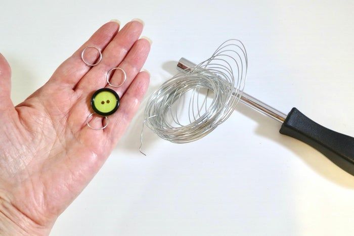 利用废旧纽扣制作彩虹和平标志捕光器教程-第25张图片-趣作屋