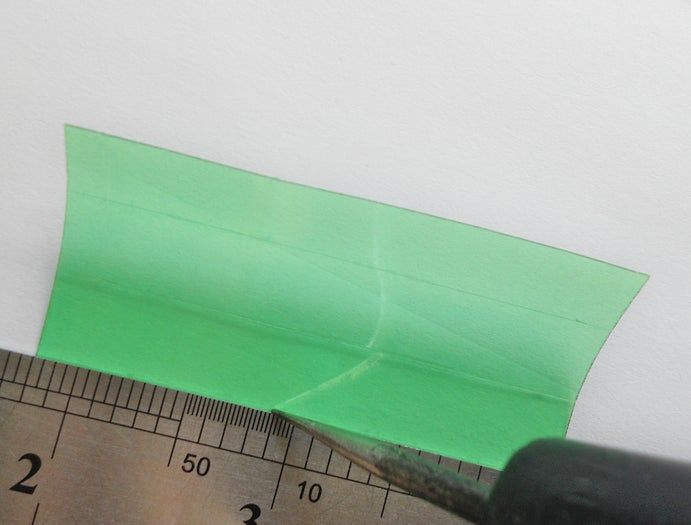 用塑料瓶制作环保胸针的超简单教程-第4张图片-趣作屋