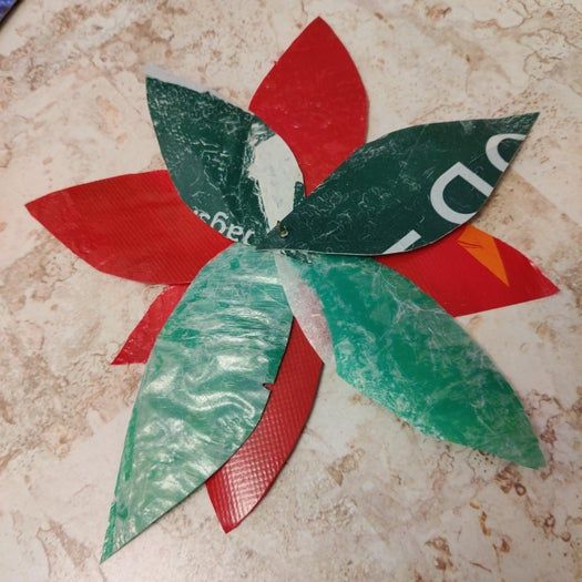 回收塑料制作环保圣诞花环教程-第20张图片-趣作屋