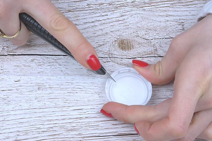 塑料瓶创意再利用教程：制作牙刷架、绳子、绳花和幼儿玩具-第7张图片-趣作屋