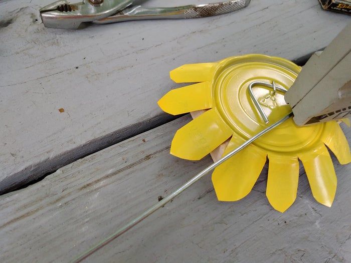 用猫粮罐头制作防水向日葵装饰品教程-第14张图片-趣作屋