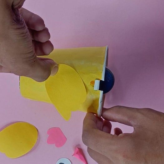 简单又有趣的橡皮筋驱动移动玩具制作教程-第13张图片-趣作屋