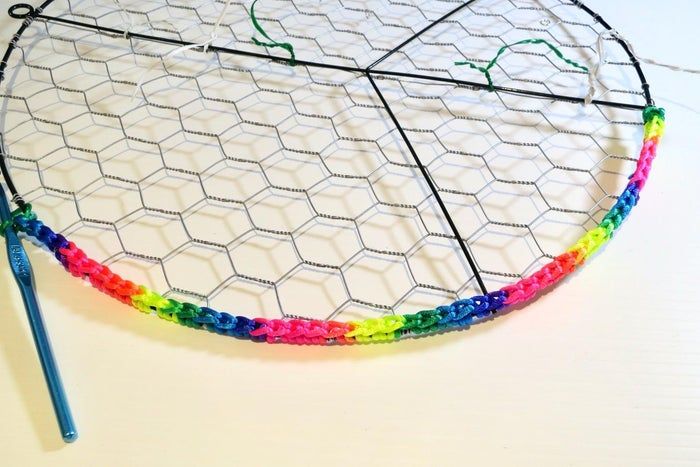 利用废旧纽扣制作彩虹和平标志捕光器教程-第22张图片-趣作屋