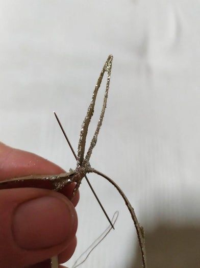 用回收材料制作闪闪发光的雪花装饰教程-第9张图片-趣作屋