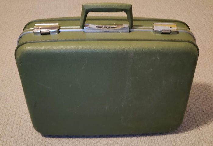 用复古行李箱打造国家公园贴纸墙面艺术-第2张图片-趣作屋