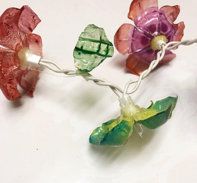 用回收塑料瓶制作多彩灯串花朵教程-第14张图片-趣作屋 用回收塑料瓶制作多彩灯串花朵教程-第14张图片-趣作屋