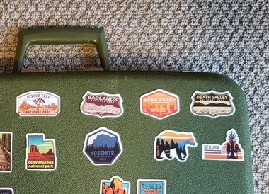 用复古行李箱打造国家公园贴纸墙面艺术-第21张图片-趣作屋