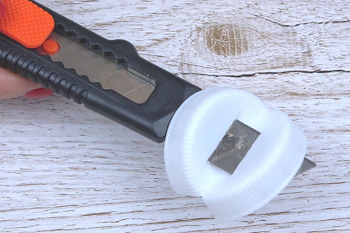 塑料瓶创意再利用教程：制作牙刷架、绳子、绳花和幼儿玩具-第9张图片-趣作屋