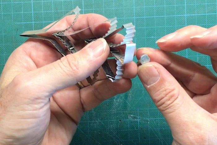 用饮料罐制作迷你森林装饰树教程-第17张图片-趣作屋