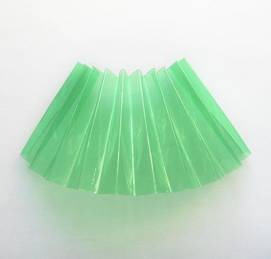 用塑料瓶制作环保胸针的超简单教程-第5张图片-趣作屋