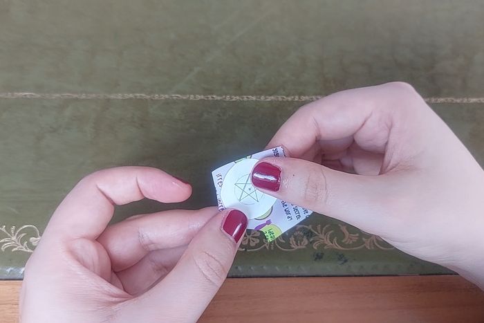 用饮料罐制作佩吉·卡特和美国队长盾牌配饰教程-第24张图片-趣作屋