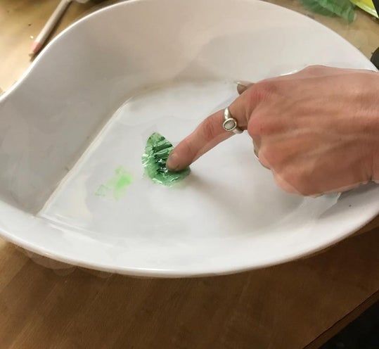 用回收塑料瓶制作多彩灯串花朵教程-第11张图片-趣作屋 用回收塑料瓶制作多彩灯串花朵教程-第11张图片-趣作屋