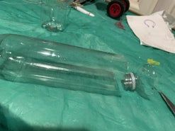 塑料瓶变废为宝:简单几步做出美丽花朵装饰-第5张图片-趣作屋 塑料瓶变废为宝:简单几步做出美丽花朵装饰-第5张图片-趣作屋