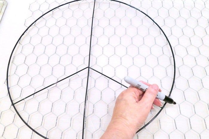 利用废旧纽扣制作彩虹和平标志捕光器教程-第9张图片-趣作屋