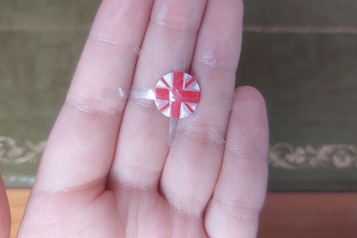 用饮料罐制作佩吉·卡特和美国队长盾牌配饰教程-第30张图片-趣作屋