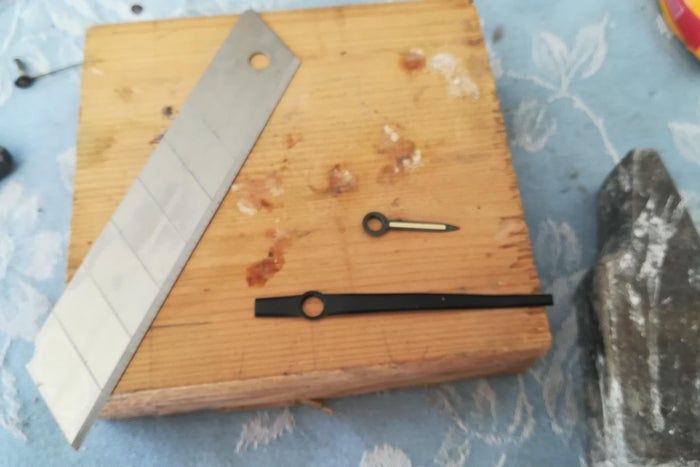 如何用旧闹钟改造无噪音电池闹钟-第16张图片-趣作屋 如何用旧闹钟改造无噪音电池闹钟-第16张图片-趣作屋