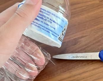 简易环保塑料瓶改造存钱罐教程-第6张图片-趣作屋 简易环保塑料瓶改造存钱罐教程-第6张图片-趣作屋