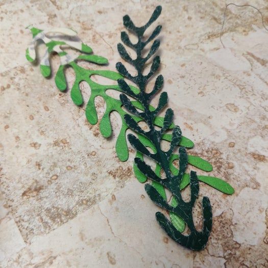 回收塑料制作环保圣诞花环教程-第12张图片-趣作屋