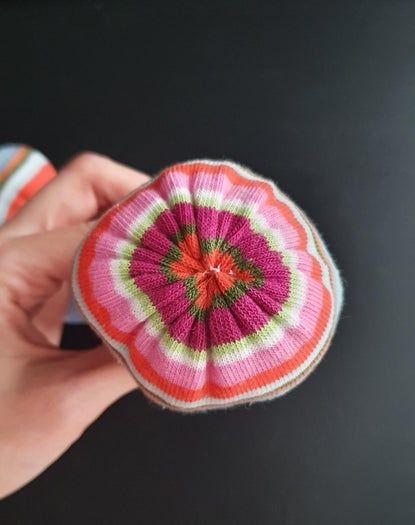 旧袜子变身可爱毛毛虫玩具教程-第12张图片-趣作屋 旧袜子变身可爱毛毛虫玩具教程-第12张图片-趣作屋