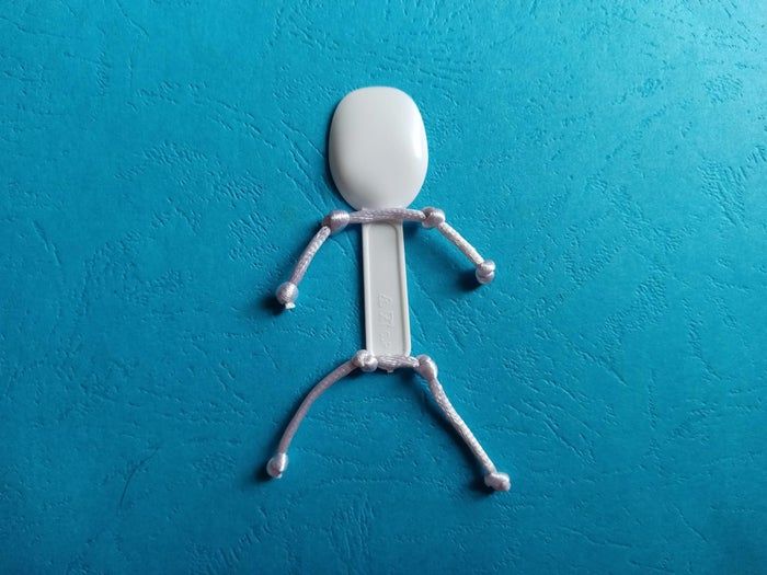 用酸奶勺制作万圣节小怪物装饰品-第4张图片-趣作屋