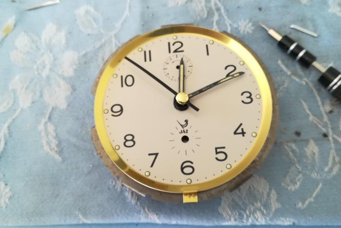 如何用旧闹钟改造无噪音电池闹钟-第21张图片-趣作屋 如何用旧闹钟改造无噪音电池闹钟-第21张图片-趣作屋