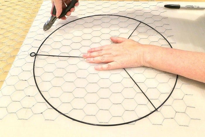 利用废旧纽扣制作彩虹和平标志捕光器教程-第10张图片-趣作屋