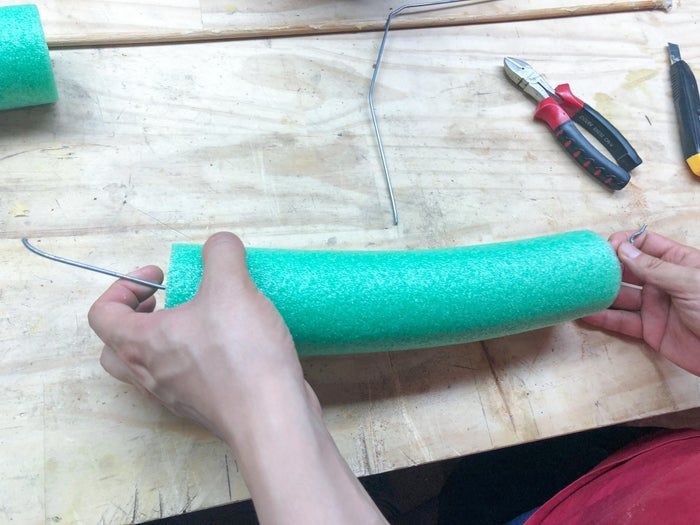 用回收材料制作创意圣诞仙人掌装饰树教程-第8张图片-趣作屋