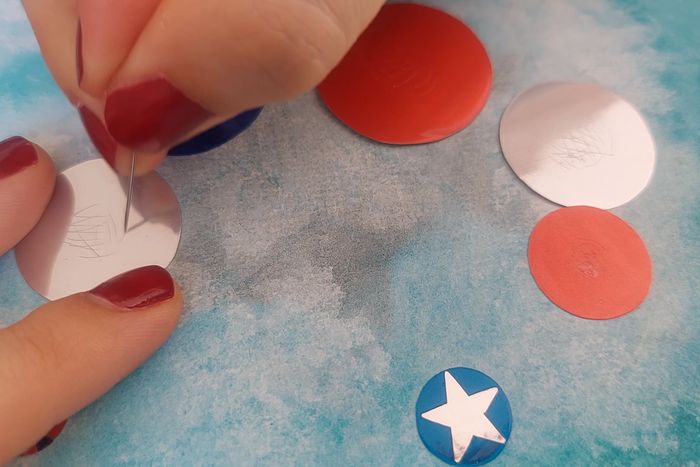 用饮料罐制作佩吉·卡特和美国队长盾牌配饰教程-第38张图片-趣作屋