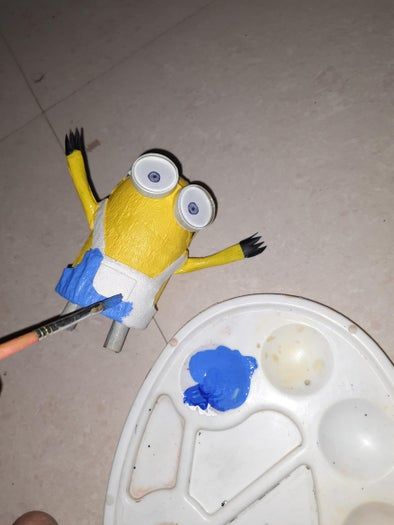 用塑料瓶DIY可爱小黄人玩具-第11张图片-趣作屋