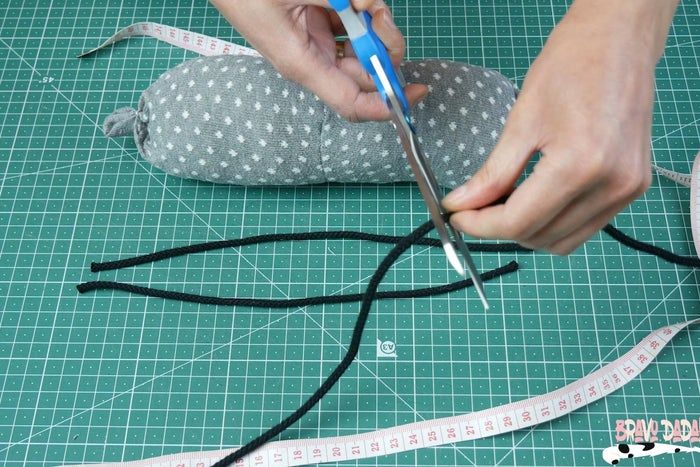 旧袜子变猫咪玩具缝纫教程-第20张图片-趣作屋