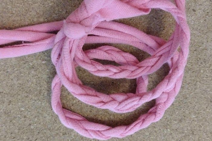 用旧T恤DIY结实绳子的简单方法-第24张图片-趣作屋