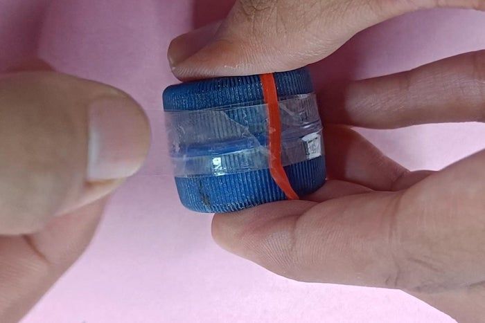 简单又有趣的橡皮筋驱动移动玩具制作教程-第7张图片-趣作屋