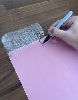 简易环保塑料瓶改造存钱罐教程-第9张图片-趣作屋 简易环保塑料瓶改造存钱罐教程-第9张图片-趣作屋