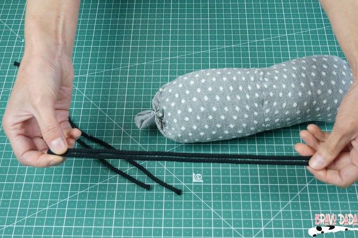 旧袜子变猫咪玩具缝纫教程-第21张图片-趣作屋