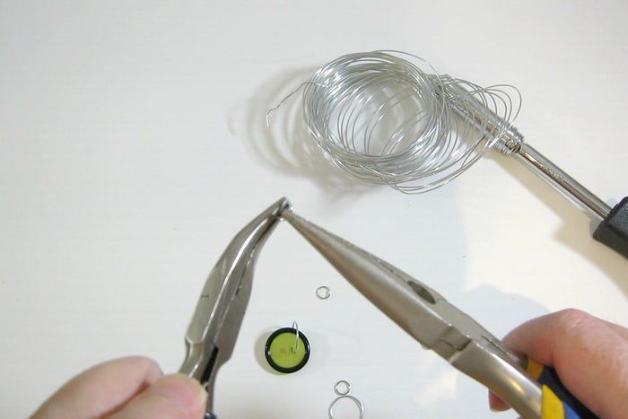 利用废旧纽扣制作彩虹和平标志捕光器教程-第23张图片-趣作屋