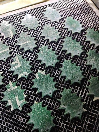 回收塑料制作环保圣诞花环教程-第10张图片-趣作屋