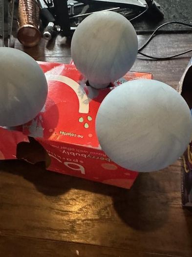 用坏灯泡做电影风格的圣诞装饰品-第8张图片-趣作屋