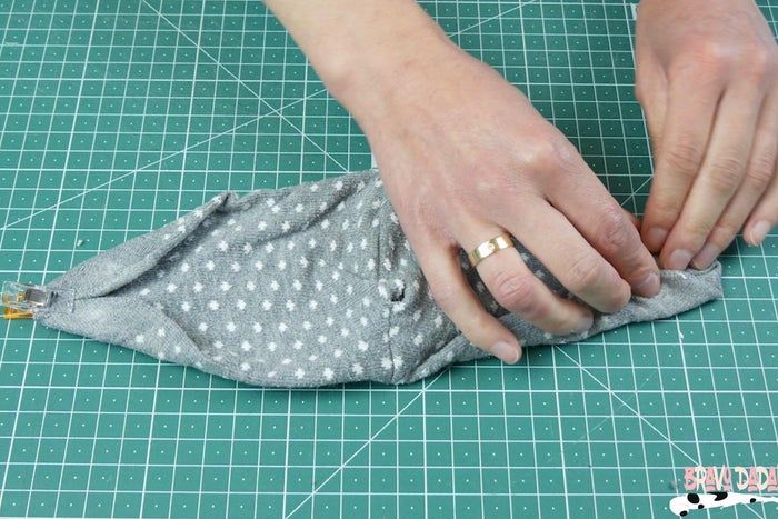 旧袜子变猫咪玩具缝纫教程-第14张图片-趣作屋