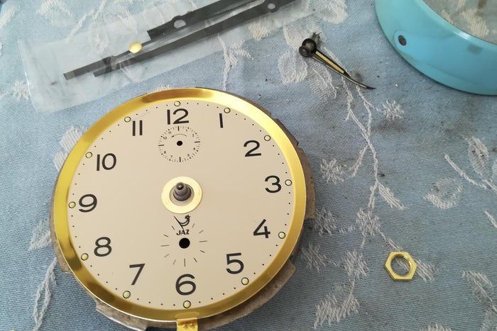 如何用旧闹钟改造无噪音电池闹钟-第13张图片-趣作屋 如何用旧闹钟改造无噪音电池闹钟-第13张图片-趣作屋