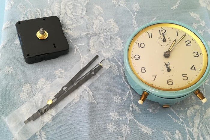 如何用旧闹钟改造无噪音电池闹钟-第3张图片-趣作屋 如何用旧闹钟改造无噪音电池闹钟-第3张图片-趣作屋